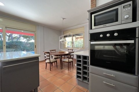 Villa de 4 dormitorios en venta en Barcelona, Cataluña, Spain № 1300 - foto 10