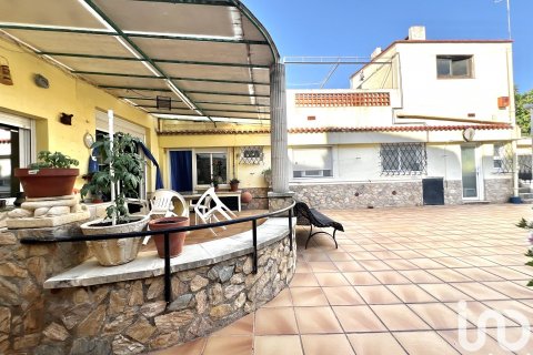 Villa de 6 dormitorios en venta en Pineda de Mar, Barcelona, Cataluña, Spain № 5015 - foto 7