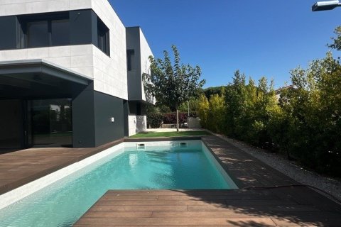 Сasa de 5 dormitorios en venta en Sant Andreu de Llavaneres, Barcelona, Cataluña, Spain № 5013 - foto 3