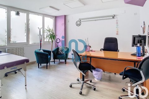 Propiedad comercial de 291 m² en venta en Barcelona, Cataluña, Spain № 5011