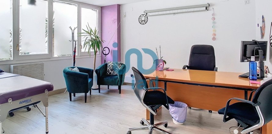 Propiedad comercial de 291 m² en venta en Barcelona, Cataluña, Spain № 5011
