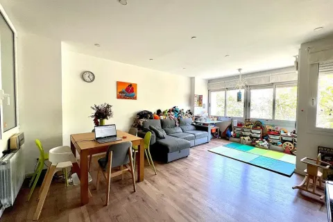 Apartamento de 3 dormitorios en venta en Barcelona, Cataluña, Spain № 1413 - foto 3