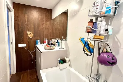 Apartamento de 3 dormitorios en venta en Barcelona, Cataluña, Spain № 1413 - foto 17