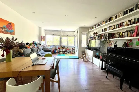 Apartamento de 3 dormitorios en venta en Barcelona, Cataluña, Spain № 1413