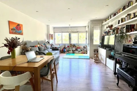 Apartamento de 3 dormitorios en venta en Barcelona, Cataluña, Spain № 1413 - foto 2