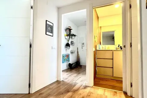 Apartamento de 3 dormitorios en venta en Barcelona, Cataluña, Spain № 1413 - foto 8