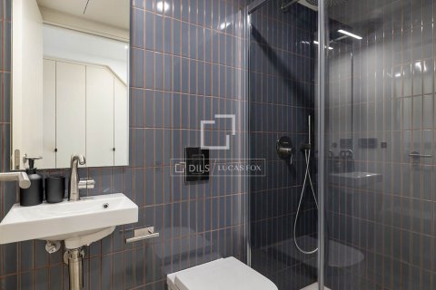 Apartamento de 2 dormitorios en alquiler en Barcelona, Cataluña, Spain № 6494 - foto 14