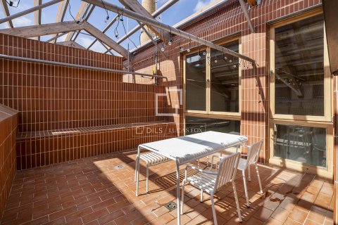 Apartamento de 2 dormitorios en alquiler en Barcelona, Cataluña, Spain № 6494 - foto 27