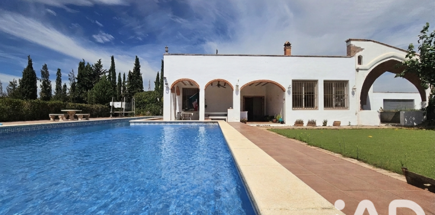Сasa de 5 dormitorios en venta en Montbrió del Camp, Tarragona, Cataluña, Spain № 8389