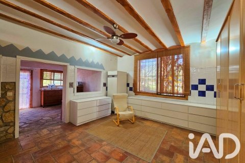 Сasa de 5 dormitorios en venta en Montbrió del Camp, Tarragona, Cataluña, Spain № 8389 - foto 16