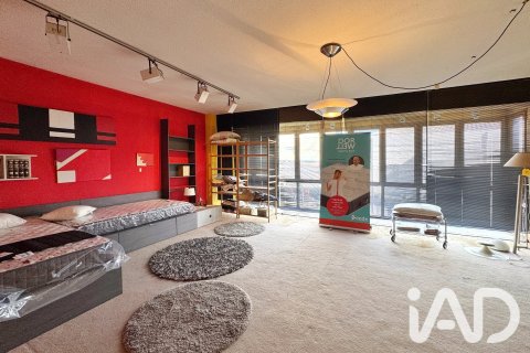 Propiedad comercial de 826 m² en venta en Móra d'Ebre, Tarragona, Cataluña, Spain № 8371 - foto 17
