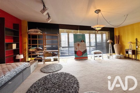 Propiedad comercial de 826 m² en venta en Móra d'Ebre, Tarragona, Cataluña, Spain № 8371 - foto 11