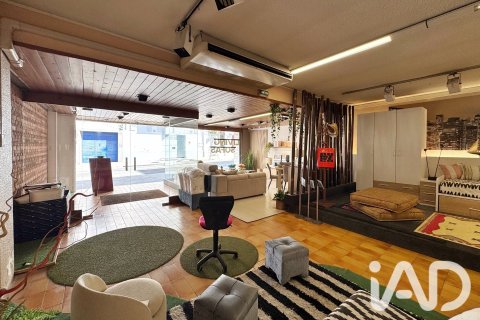 Propiedad comercial de 826 m² en venta en Móra d'Ebre, Tarragona, Cataluña, Spain № 8371 - foto 27