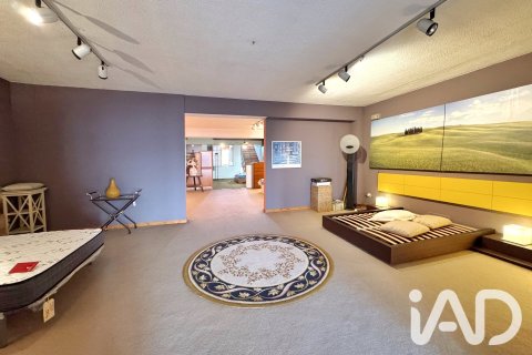 Propiedad comercial de 826 m² en venta en Móra d'Ebre, Tarragona, Cataluña, Spain № 8371 - foto 22