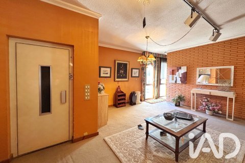 Propiedad comercial de 826 m² en venta en Móra d'Ebre, Tarragona, Cataluña, Spain № 8371 - foto 23
