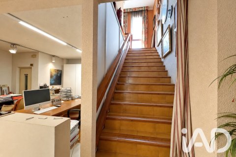 Propiedad comercial de 826 m² en venta en Móra d'Ebre, Tarragona, Cataluña, Spain № 8371 - foto 18