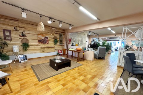 Propiedad comercial de 826 m² en venta en Móra d'Ebre, Tarragona, Cataluña, Spain № 8371 - foto 15