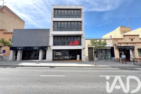 Propiedad comercial de 826 m² en venta en Móra d'Ebre, Tarragona, Cataluña, Spain № 8371