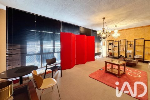 Propiedad comercial de 826 m² en venta en Móra d'Ebre, Tarragona, Cataluña, Spain № 8371 - foto 9
