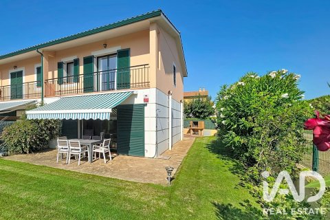 Casa adosada de 3 dormitorios en venta en Torroella de Montgrí, Gerona, Cataluña, Spain № 8375