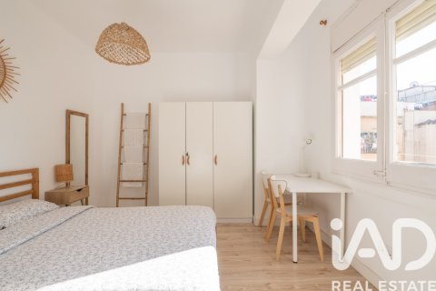Apartamento de 3 dormitorios en venta en Barcelona, Cataluña, Spain № 8373 - foto 8