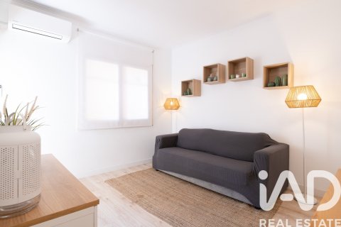 Apartamento de 3 dormitorios en venta en Barcelona, Cataluña, Spain № 8373
