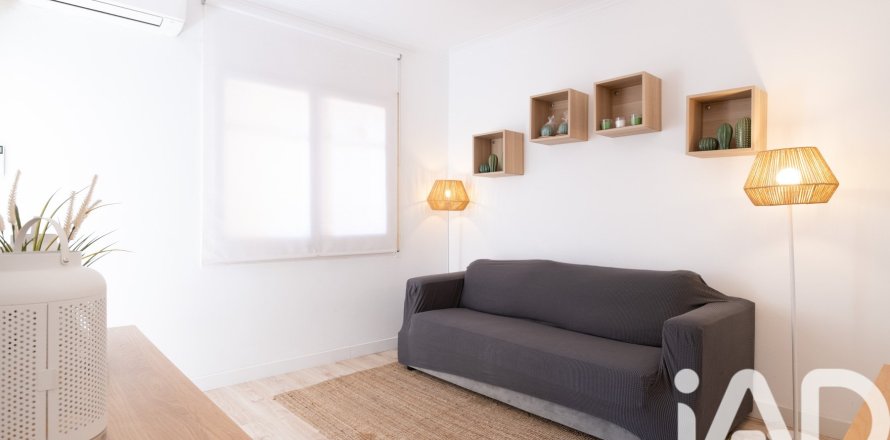 Apartamento de 3 dormitorios en venta en Barcelona, Cataluña, Spain № 8373