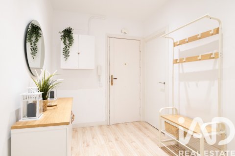 Apartamento de 3 dormitorios en venta en Barcelona, Cataluña, Spain № 8373 - foto 10