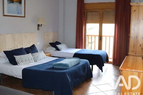Propiedad comercial de 2731 m² en venta en Alp, Gerona, Cataluña, Spain № 8374 - foto 18