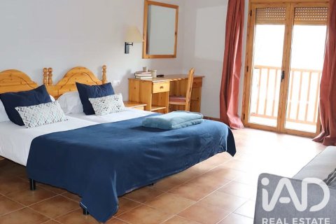 Propiedad comercial de 2731 m² en venta en Alp, Gerona, Cataluña, Spain № 8374 - foto 17