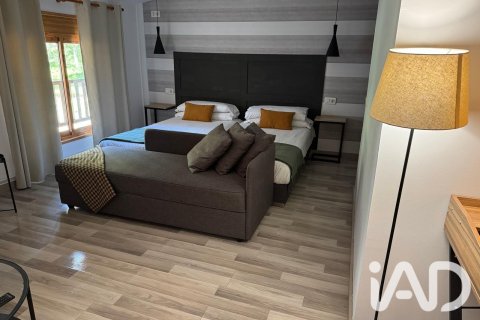 Propiedad comercial de 2731 m² en venta en Alp, Gerona, Cataluña, Spain № 8374 - foto 2