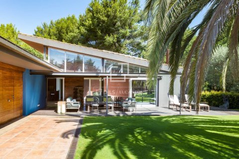 Villa de 6 dormitorios en venta en Sant Vicenc De Montalt, Barcelona, Cataluña, Spain № 4356 - foto 3