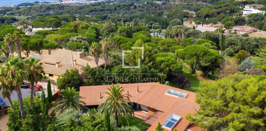 Villa de 6 dormitorios en venta en Sant Vicenc De Montalt, Barcelona, Cataluña, Spain № 4356