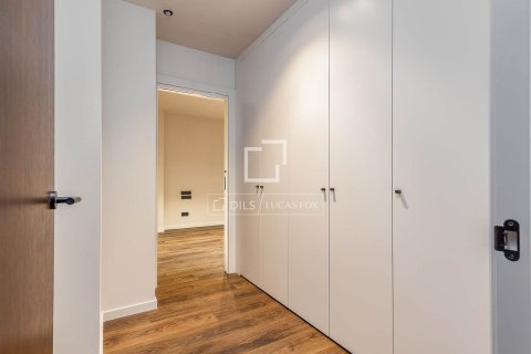 Apartamento de 2 dormitorios en venta en Barcelona, Cataluña, Spain № 4357 - foto 16