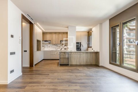 Apartamento de 2 dormitorios en venta en Barcelona, Cataluña, Spain № 4357 - foto 2