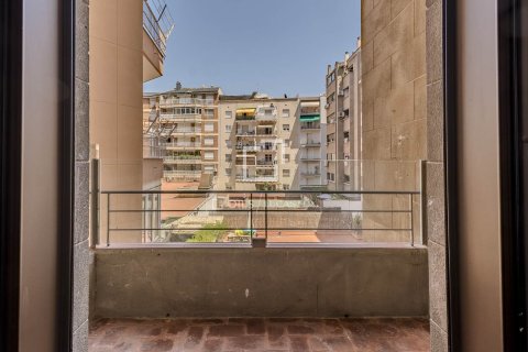 Apartamento de 2 dormitorios en venta en Barcelona, Cataluña, Spain № 4357 - foto 18