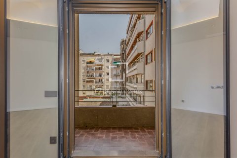 Apartamento de 2 dormitorios en venta en Barcelona, Cataluña, Spain № 4357 - foto 10