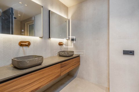 Apartamento de 2 dormitorios en venta en Barcelona, Cataluña, Spain № 4357 - foto 22