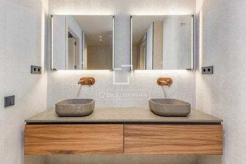 Apartamento de 2 dormitorios en venta en Barcelona, Cataluña, Spain № 4357 - foto 21