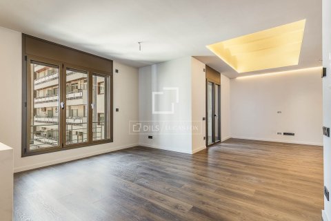 Apartamento de 2 dormitorios en venta en Barcelona, Cataluña, Spain № 4357 - foto 5