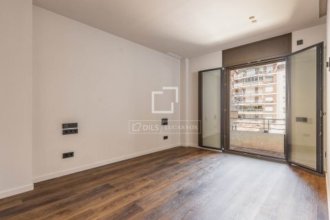 Apartamento de 2 dormitorios en venta en Barcelona, Cataluña, Spain № 4357 - foto 19