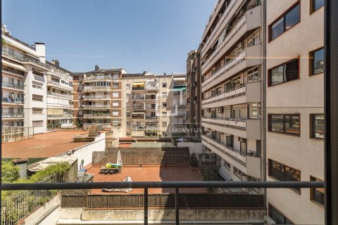 Apartamento de 2 dormitorios en venta en Barcelona, Cataluña, Spain № 4357 - foto 11