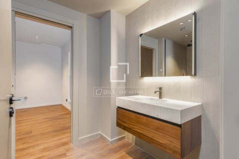 Apartamento de 2 dormitorios en venta en Barcelona, Cataluña, Spain № 4357 - foto 28