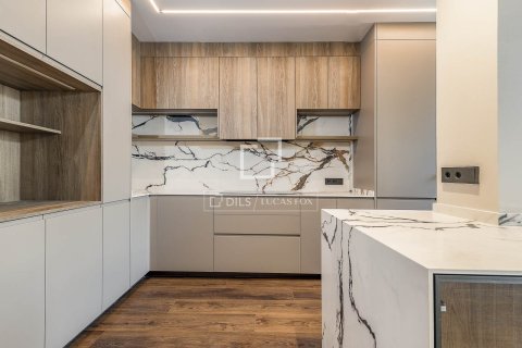 Apartamento de 2 dormitorios en venta en Barcelona, Cataluña, Spain № 4357 - foto 12