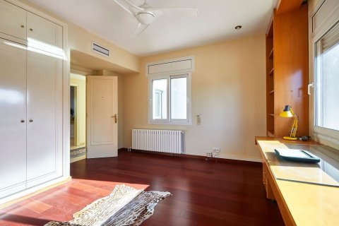 Купить дом в Сан-Жуст-Десверн, Испания с 7 комнат, 562м², № 8145 - фото 30