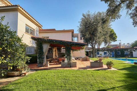 Купить дом в Сан-Жуст-Десверн, Испания с 7 комнат, 562м², № 8145 - фото 10