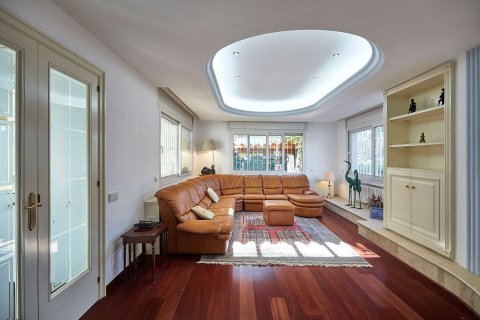 Купить дом в Сан-Жуст-Десверн, Испания с 7 комнат, 562м², № 8145 - фото 13