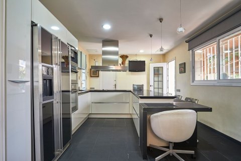 Купить дом в Сан-Жуст-Десверн, Испания с 7 комнат, 562м², № 8145 - фото 23
