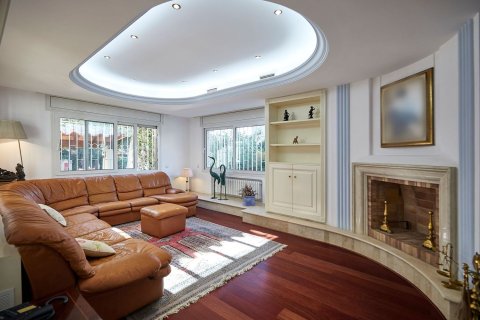 Купить дом в Сан-Жуст-Десверн, Испания с 7 комнат, 562м², № 8145 - фото 15