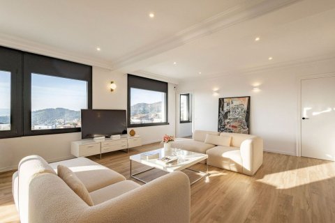 Сasa de 7 dormitorios en venta en Esplugues de Llobregat, Barcelona, Cataluña, Spain № 8142 - foto 3